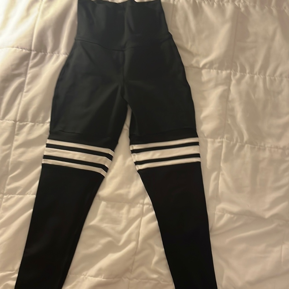 Bombshell leggings like new.